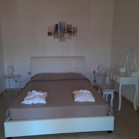 Helenik House * Χαλικούνας
